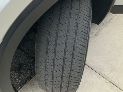 Used 2020 Chevrolet Traverse LT image 11