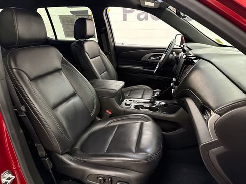 Used 2023 Chevrolet Traverse LT w/ LT Premium Package AWD/4WD image 27