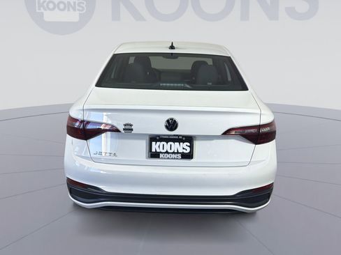 Used 2023 Volkswagen Jetta Sport image 5