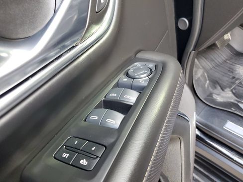 Used 2024 GMC Yukon SLT w/ SLT Luxury Package RWD image 17