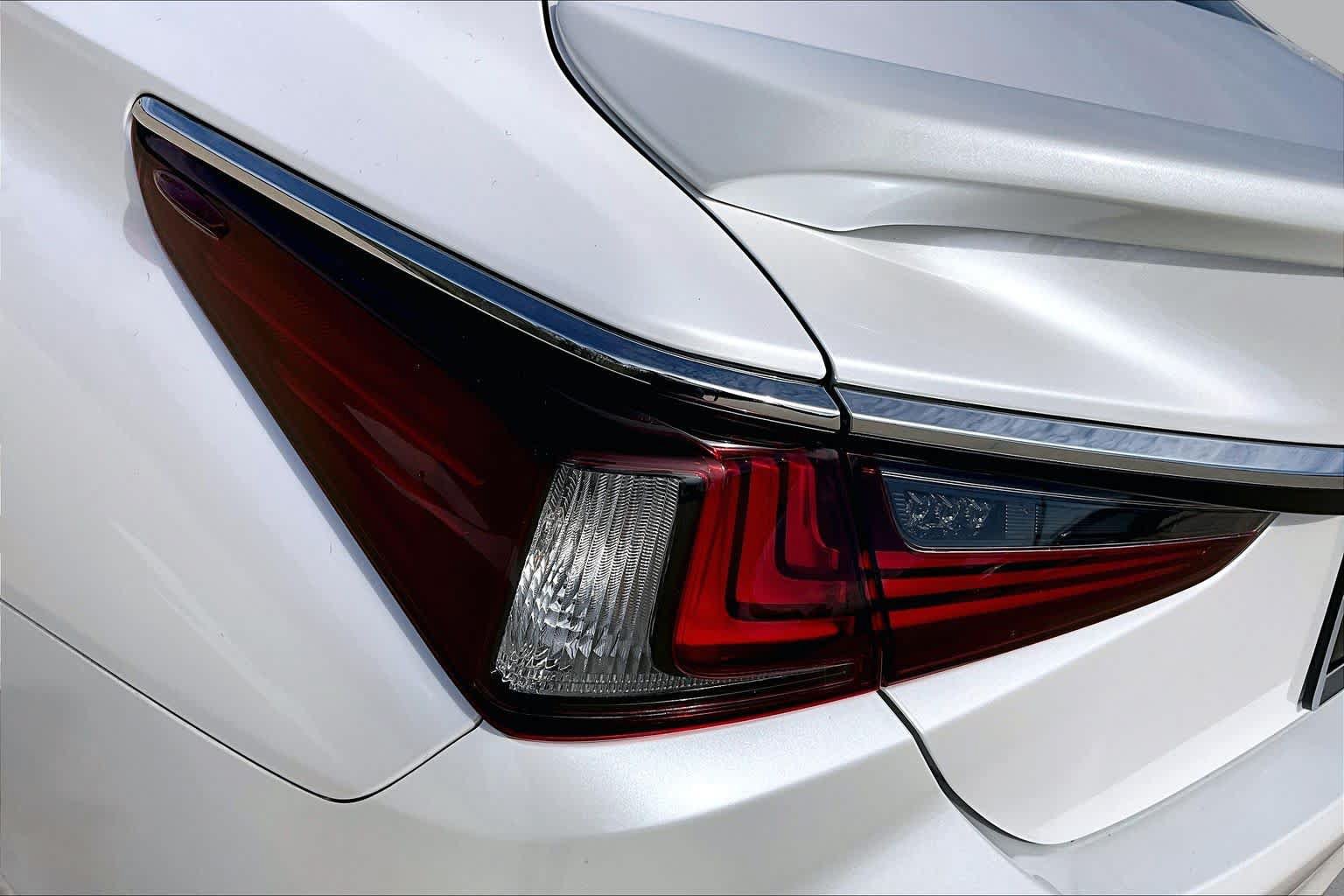 Used 2024 Lexus ES 350 Ultra Luxury w/ Accessory Package (Z2) FWD image 29