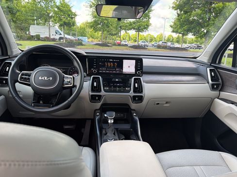 Used 2022 Kia Sorento EX w/ Panoramic Sunroof Package FWD image 29