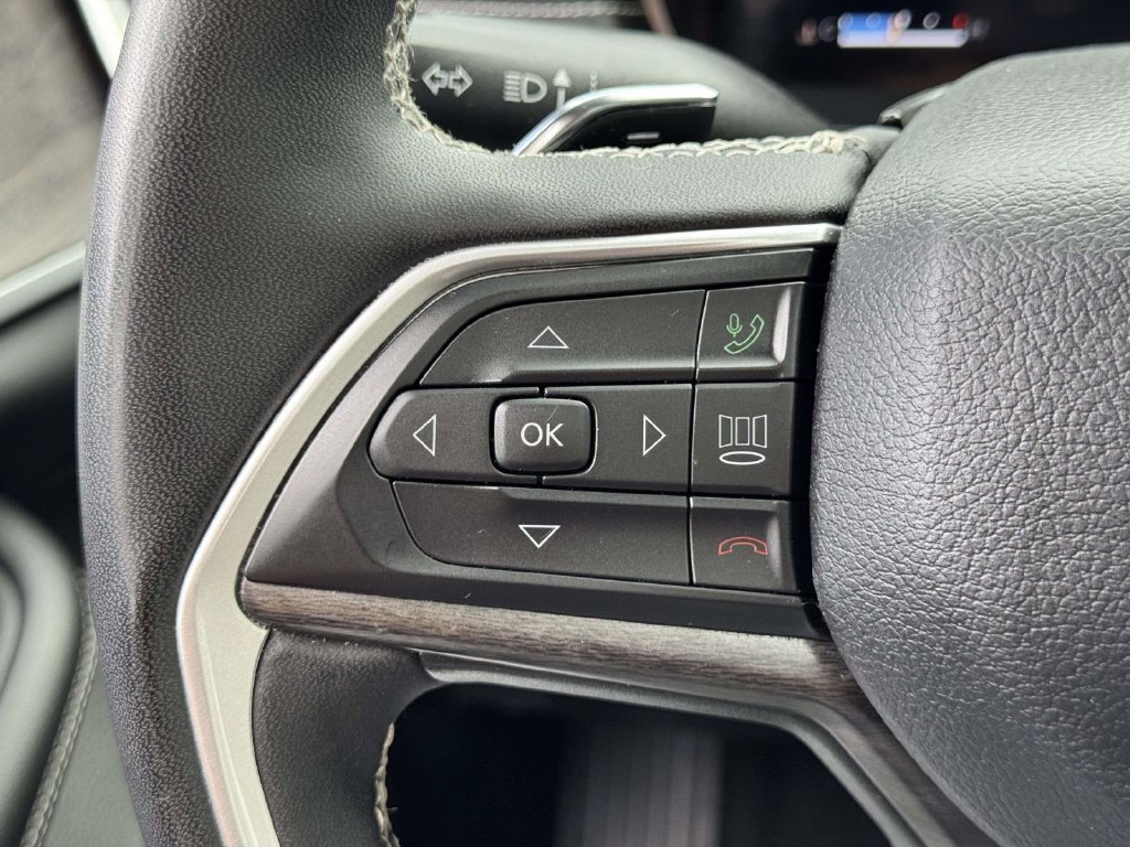 Used 2023 Jeep Grand Cherokee Limited w/ Luxury Tech Group II AWD/4WD image 20