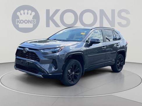 Used 2025 Toyota RAV4 SE AWD/4WD image 1
