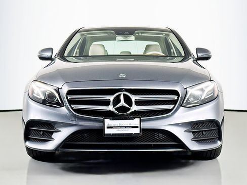 Used 2019 Mercedes-Benz E 300 image 2