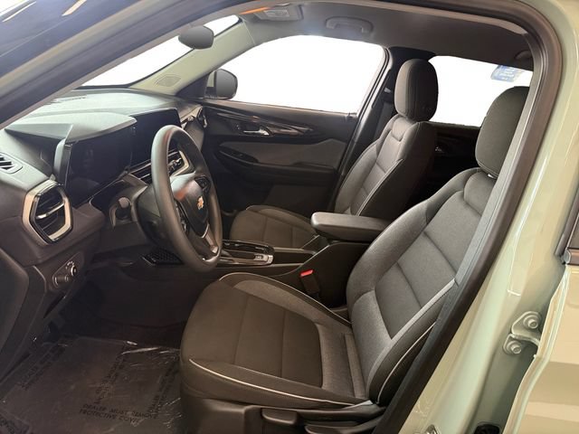 Used 2025 Chevrolet TrailBlazer LT AWD/4WD image 14