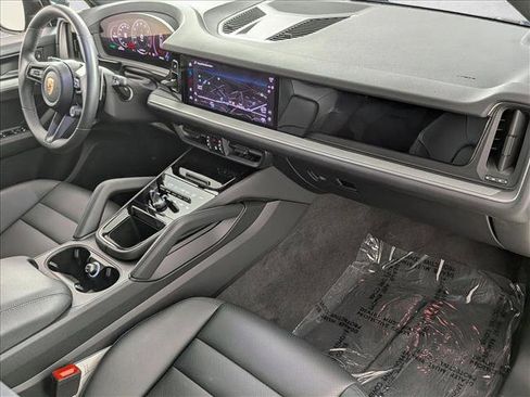 Certified 2025 Porsche Cayenne image 25