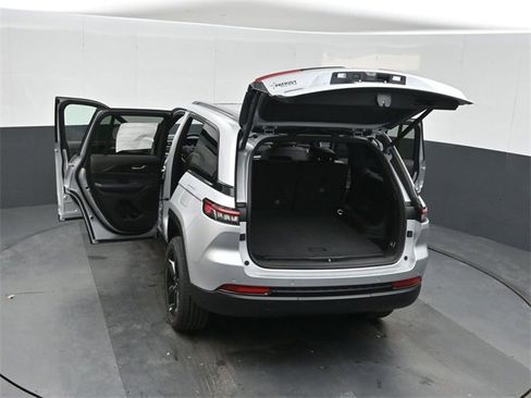 New 2025 Jeep Grand Cherokee Altitude image 49