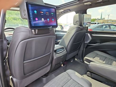 Certified 2026 Cadillac Escalade ESV V w/ LPO, ONYX Package AWD/4WD image 29