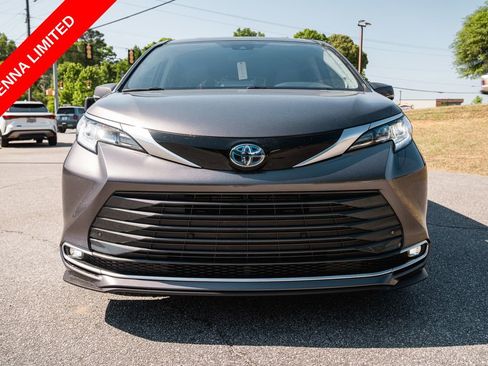 Certified 2023 Toyota Sienna Limited FWD image 2