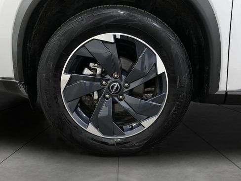 Certified 2025 Nissan Rogue SV image 12