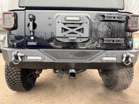 Used 2013 Jeep Wrangler Unlimited Sahara image 16