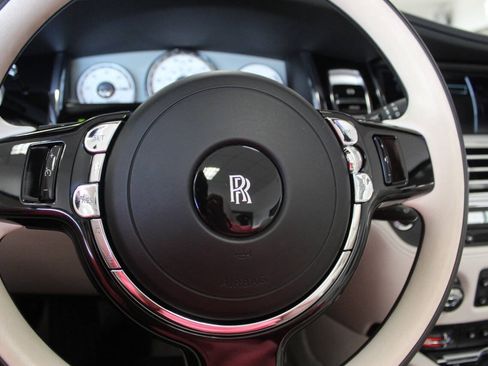 Used 2019 Rolls-Royce Dawn RWD image 16