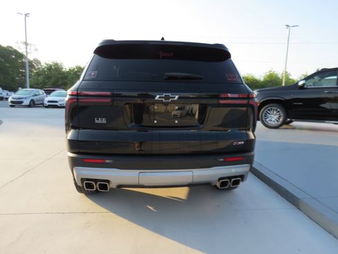 Used 2024 Chevrolet Traverse Z71 image 5