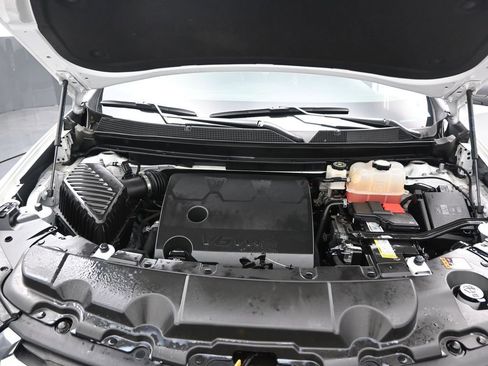 Used 2023 Chevrolet Traverse LS image 15