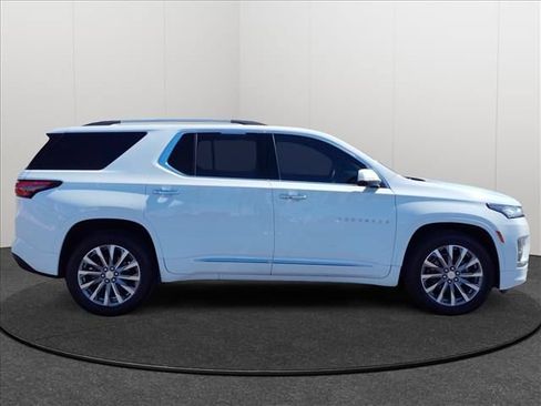Certified 2023 Chevrolet Traverse Premier w/ LPO, Cargo Package FWD image 4