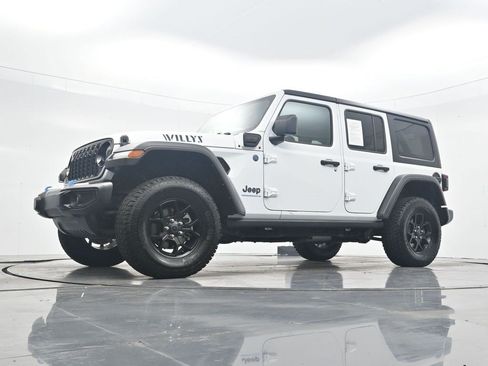 Used 2024 Jeep Wrangler Unlimited AWD/4WD image 26