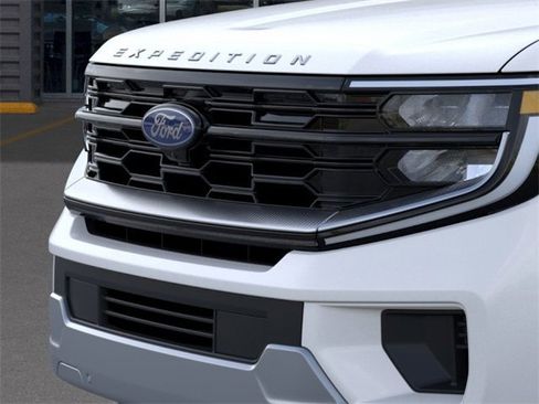 New 2025 Ford Expedition Platinum w/ Driver's Package image 17