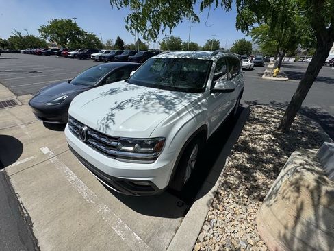 Used 2019 Volkswagen Atlas SE w/ Towing Package AWD/4WD image 3