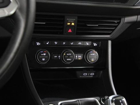 Used 2023 Volkswagen Jetta SE image 13