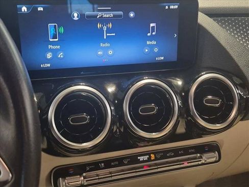 Used 2025 Mercedes-Benz GLA 250 4MATIC image 14