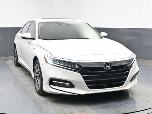 Used 2019 Honda Accord Touring image 2