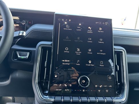 New 2026 GMC Yukon Denali AWD/4WD image 24