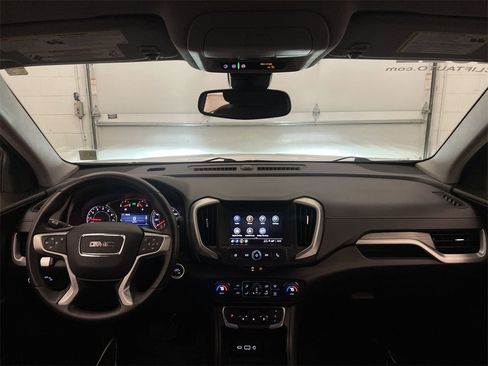 Used 2022 GMC Terrain SLE w/ Driver Convenience Package image 14