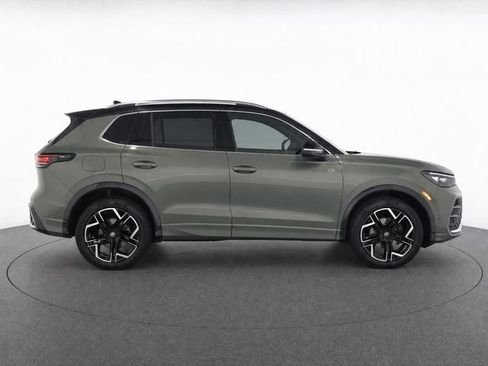 Used 2026 Volkswagen Tiguan SEL R-Line AWD/4WD image 8