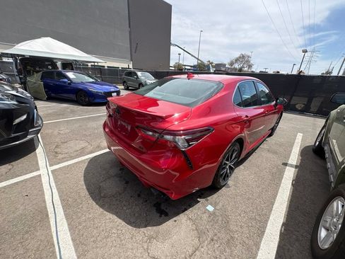 Used 2022 Toyota Camry SE FWD image 6