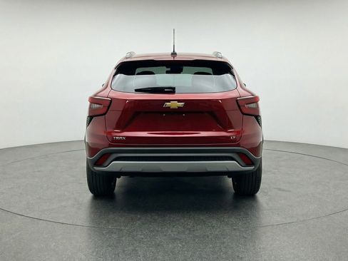 Used 2025 Chevrolet Trax LT FWD image 7
