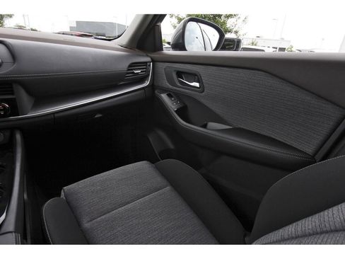 Used 2023 Nissan Rogue SV image 13