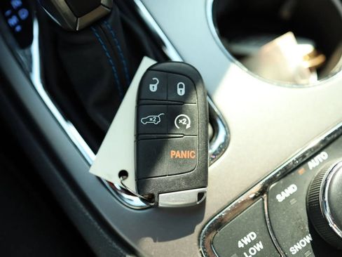 Used 2018 Jeep Grand Cherokee Laredo AWD/4WD image 25