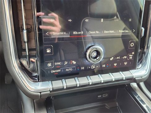 Used 2025 GMC Yukon XL Elevation image 25