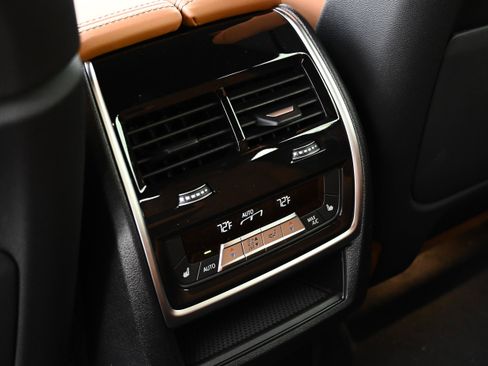 New 2026 BMW X6 xDrive40i w/ Climate Comfort Package image 25