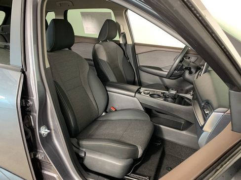 Used 2023 Nissan Rogue SV image 37