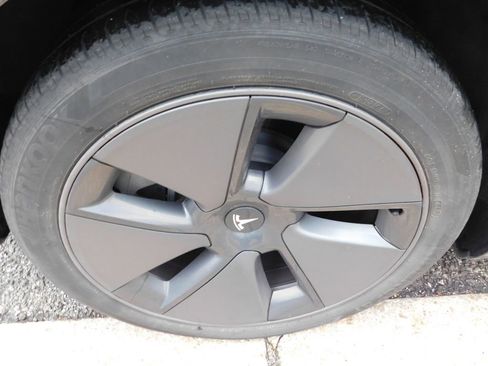 Used 2023 Tesla Model 3 Standard Range image 6