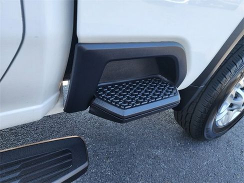 Used 2024 Chevrolet Silverado 2500 LT image 14