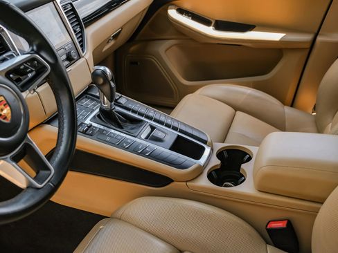 Used 2018 Porsche Macan image 25