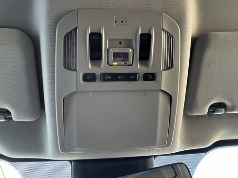 Used 2020 Toyota Highlander XLE AWD/4WD image 30