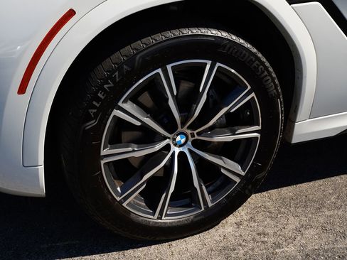 Used 2025 BMW X6 xDrive40i AWD/4WD image 13