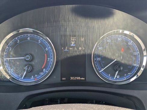 Used 2019 Toyota Corolla SE w/ Carpet Mat Package (TMS) FWD image 11