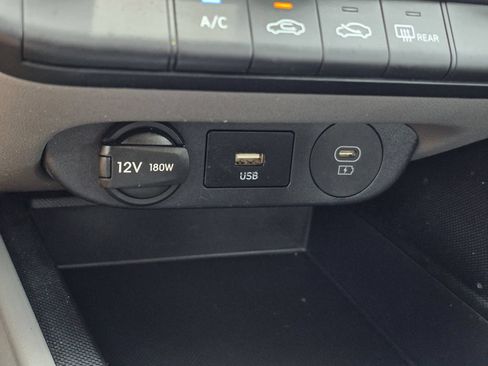 Used 2024 Hyundai Elantra SE FWD image 22