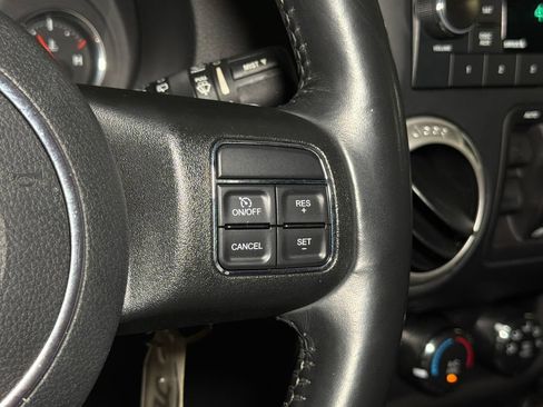 Used 2018 Jeep Wrangler Unlimited Sahara w/ Connectivity Group AWD/4WD image 20