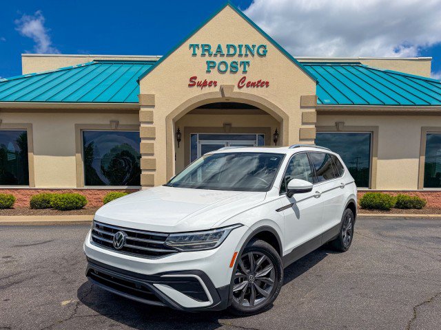 Used 2022 Volkswagen Tiguan SE FWD image 2