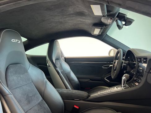 Used 2018 Porsche 911 GT3 RWD image 18