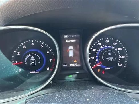 Used 2015 Hyundai Santa Fe Limited w/ Option Group 04 FWD image 8