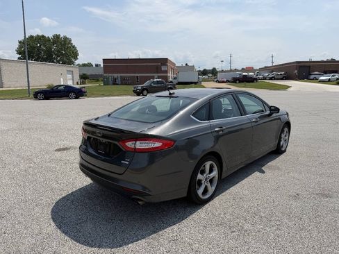 Used 2015 Ford Fusion SE w/ Equipment Group 201A FWD image 4