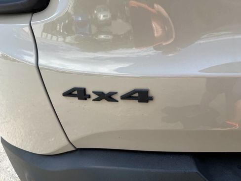 Used 2016 Jeep Renegade Latitude AWD/4WD image 45
