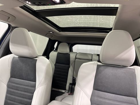 New 2025 Mitsubishi Outlander SE image 9